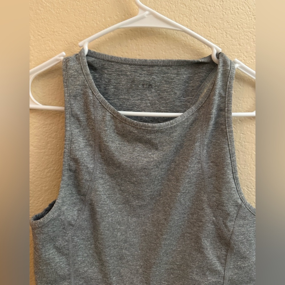 ZYIA Heather Gray Tank Top Women's Size M Crop Tank Top Sports